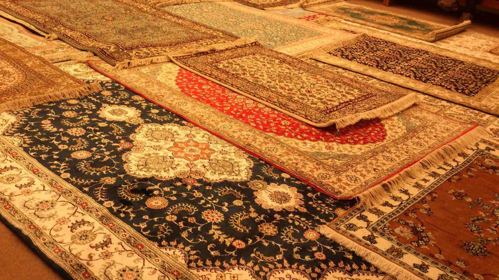 تفسير حلم رؤية السجادة في المنام ومعناه