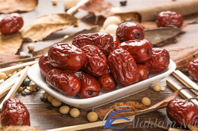 جميع فوائد البلح الاحمر الناشف
