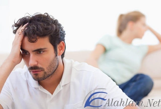 مراقبة الرجل لحبيبته